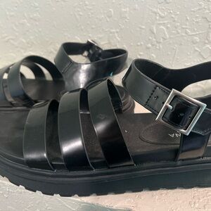 Women’s strapping sandals